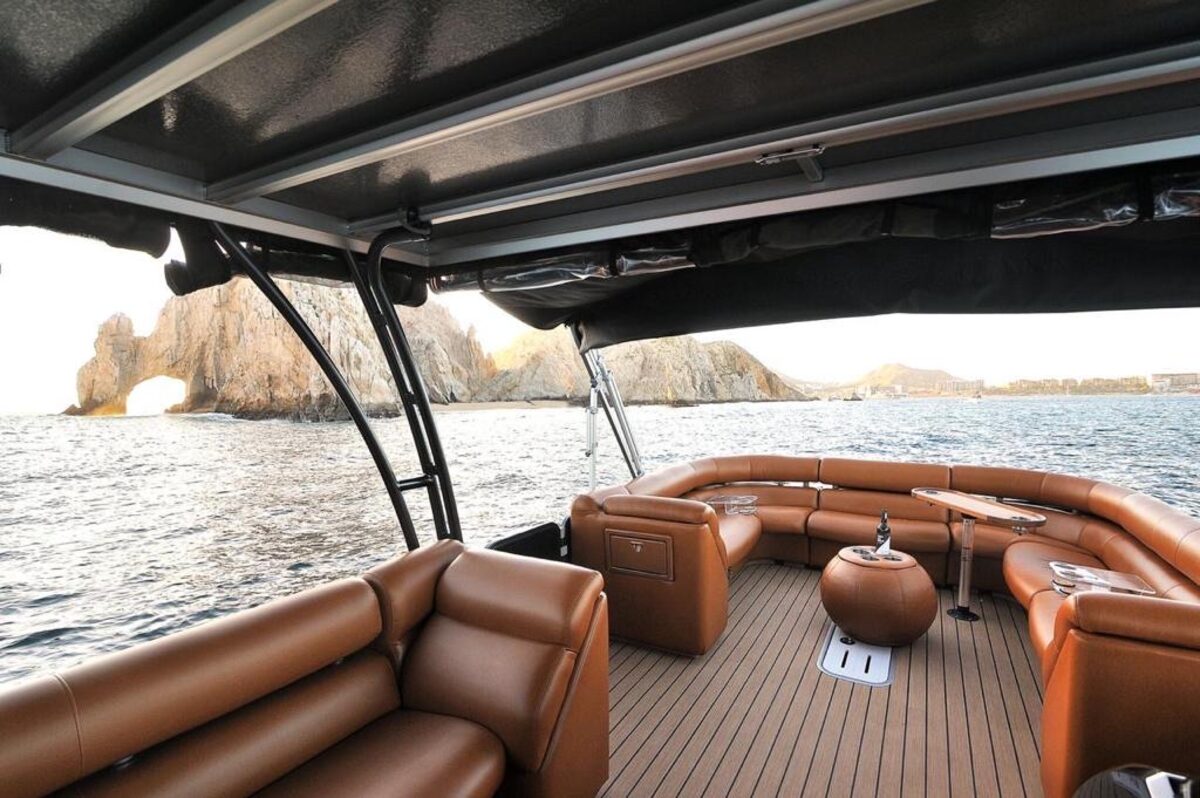 Savii, a Sunseeker charter yacht in Cabo San Lucas